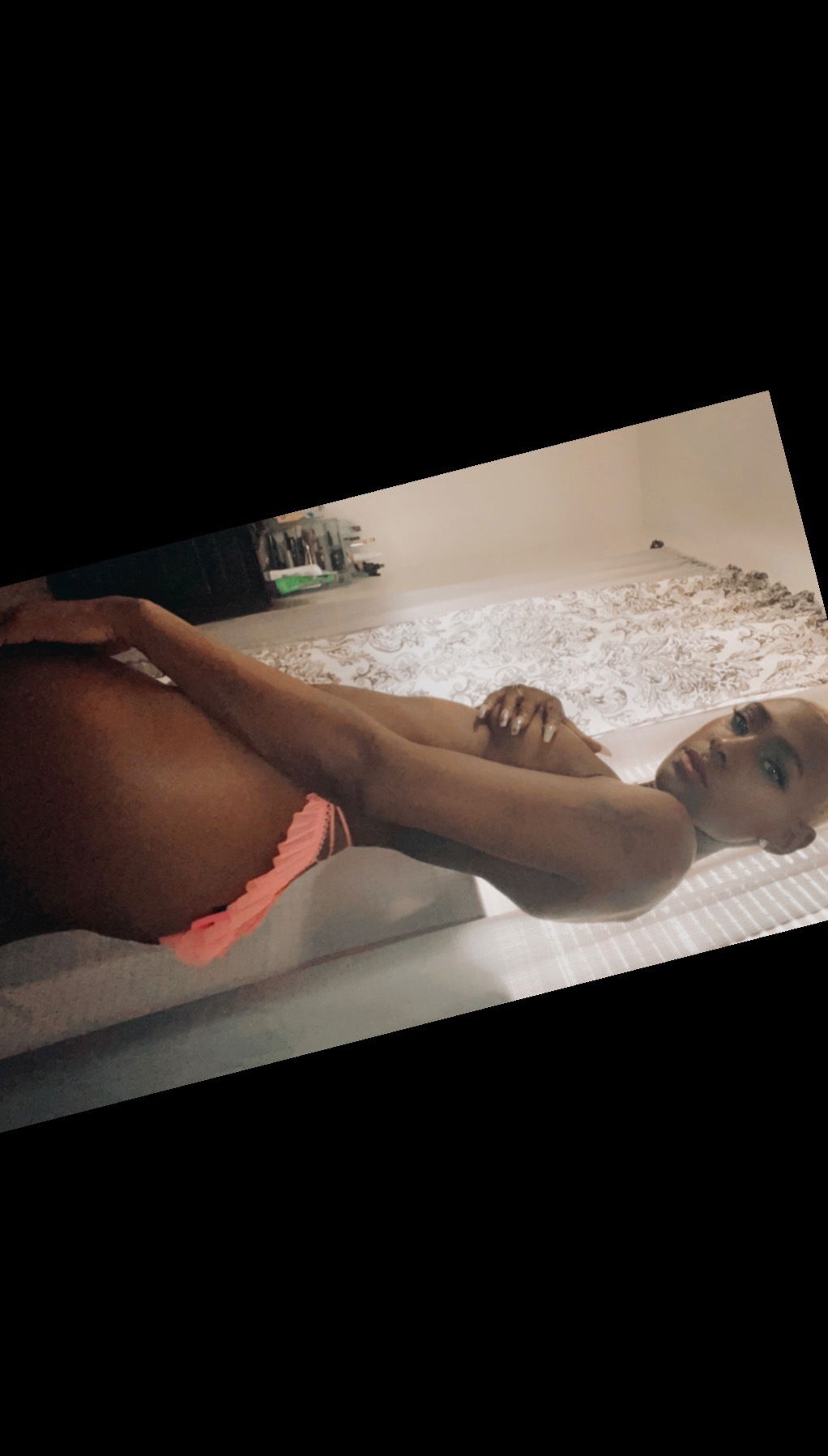 Banner of applebottomblack